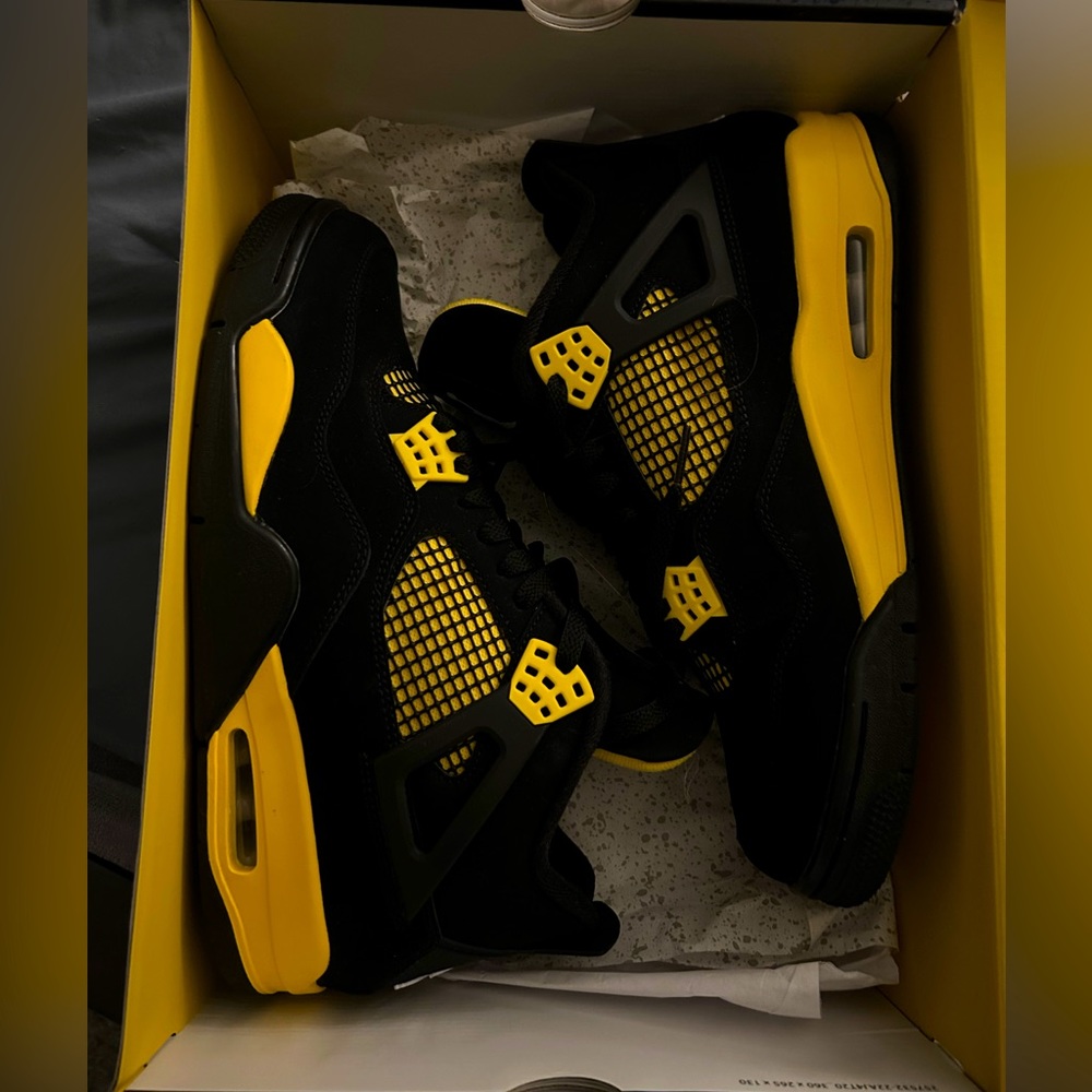 Used Jordan 4 Thunder size 11.5